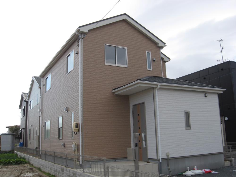 Local appearance photo. 12 / 10 Completion! ! 