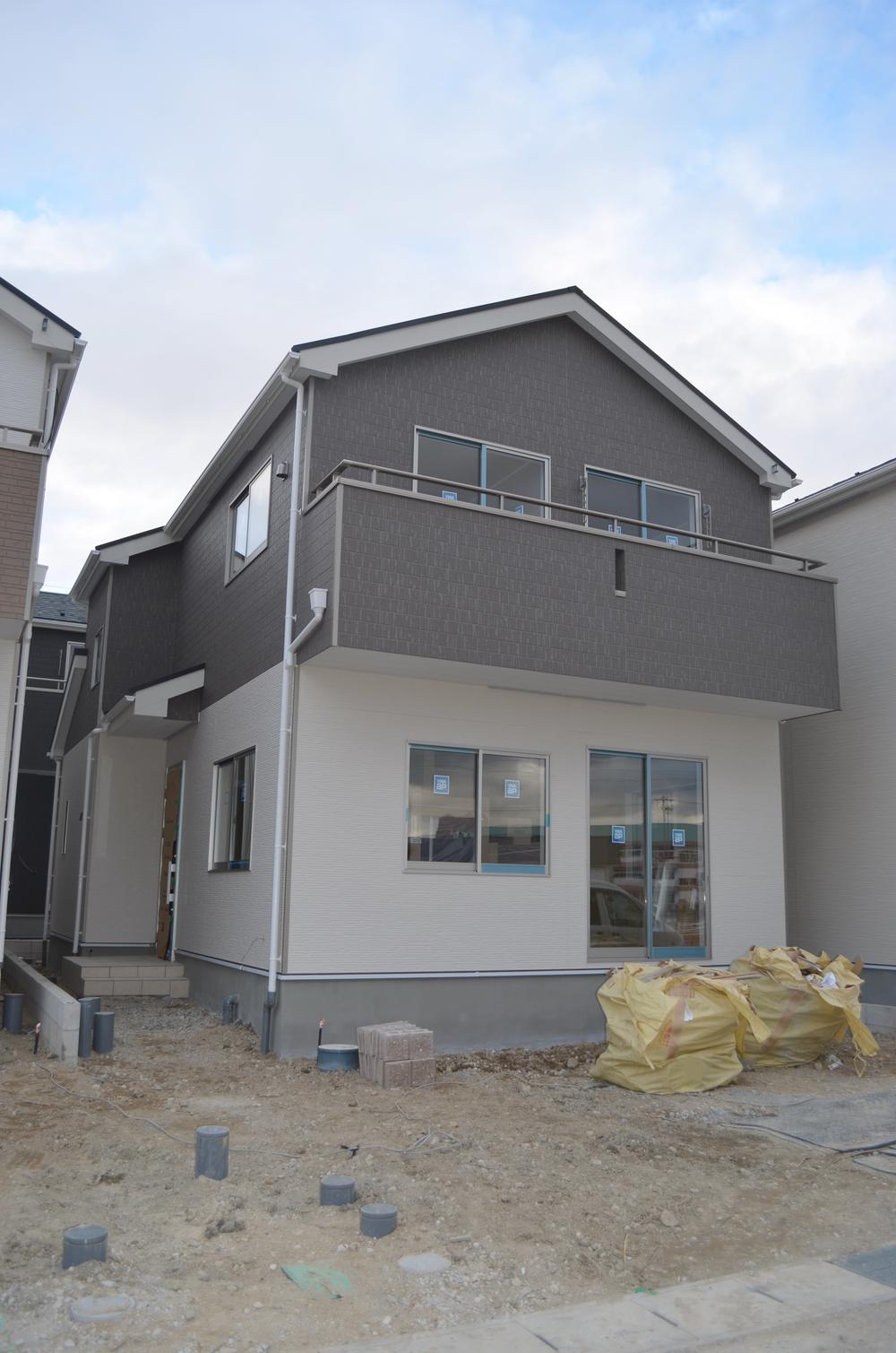 Local appearance photo. Building 3