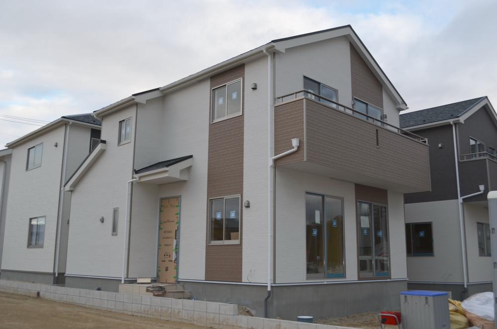 Local appearance photo. 4 Building