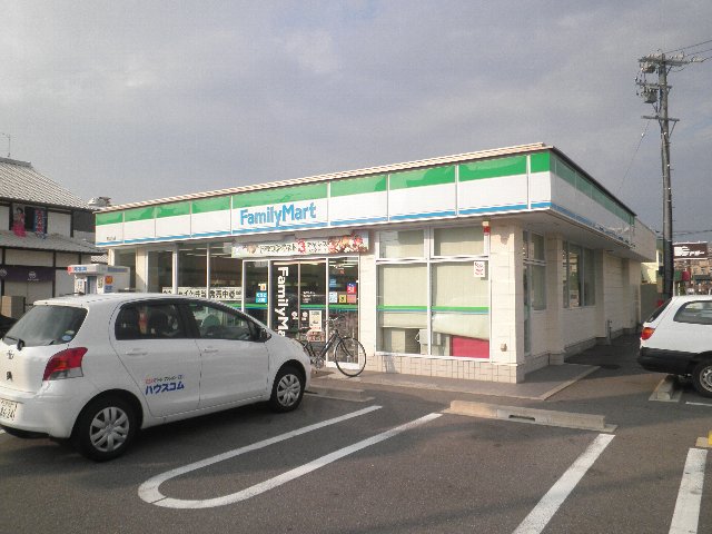 Convenience store. FamilyMart 439m to Yokoyama-cho store (convenience store)