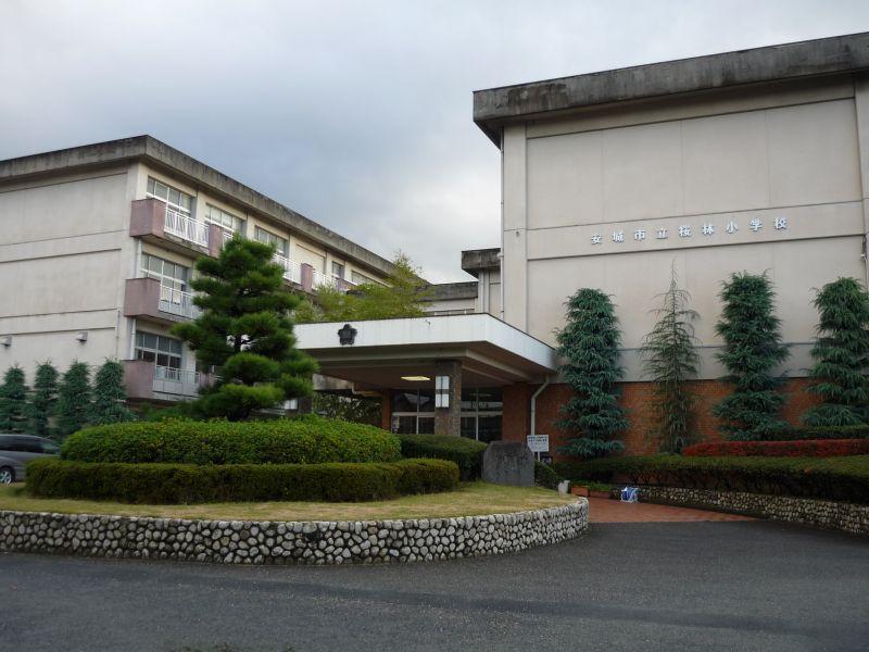Primary school. Until Sakurabayashi 160m