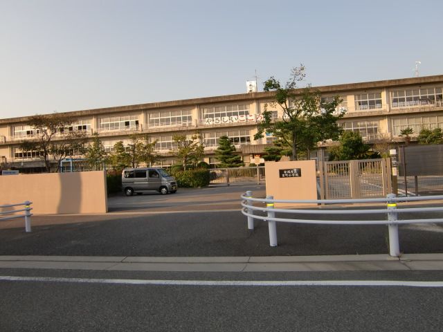 Primary school. Municipal Satomachi up to elementary school (elementary school) 1400m