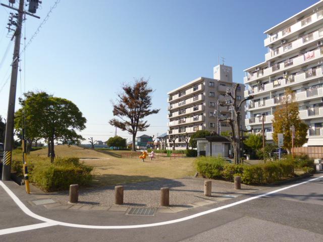 Local appearance photo. In front (south side) park