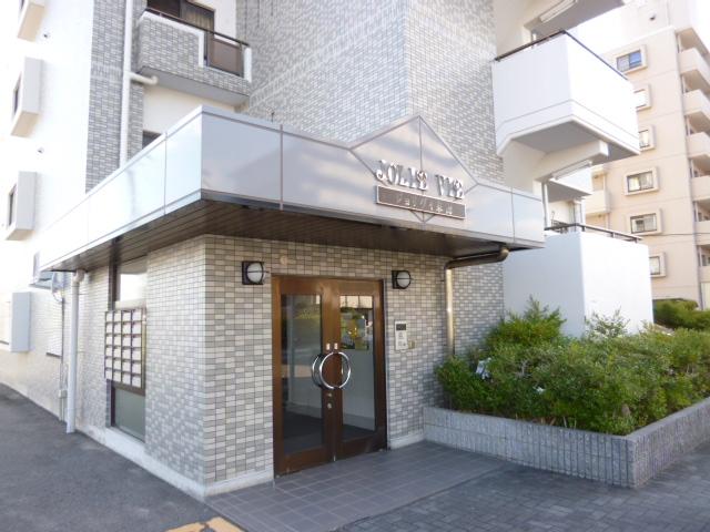 Entrance. Common areas