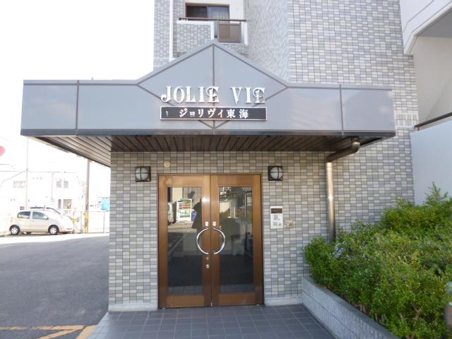 Entrance. Common areas