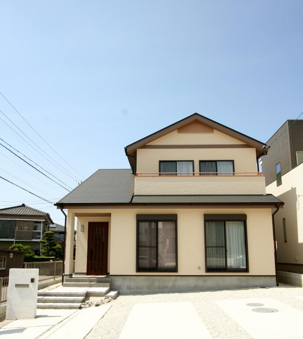 Local appearance photo. A Togaikan photo. Open exclusive location in the corner lot. Parking 3 cars possible. 