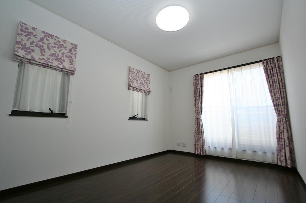 Non-living room. Master bedroom. All rooms have LED lighting ・ With curtain. 
