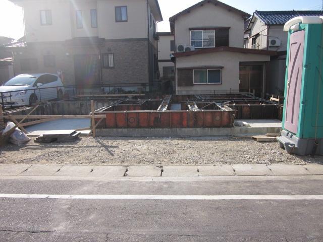 Local photos, including front road. Local (12 May 2013) Shooting