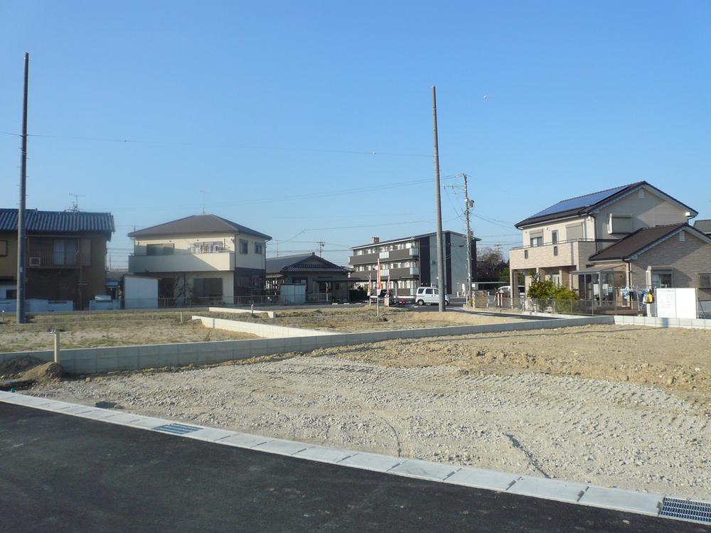 Local photos, including front road. Local (12 May 2013) Shooting