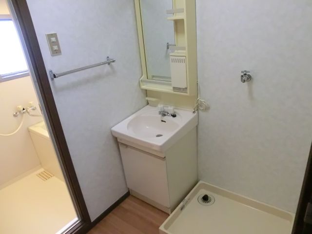 Washroom. Independent wash basin, Yes Storage waterproof bread with washing machine. 