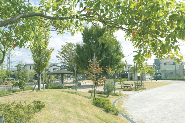 Surrounding environment. 're Number is also a large park in the periphery, Also in child-rearing environment and fulfilling environment it has spread (Takane park / 2-minute walk ・ About 90m)