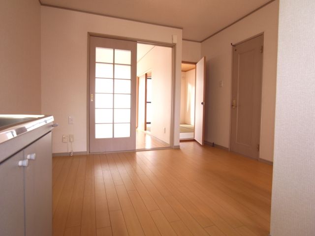 Living and room. Western-style room, It has led to a Japanese-style room both room