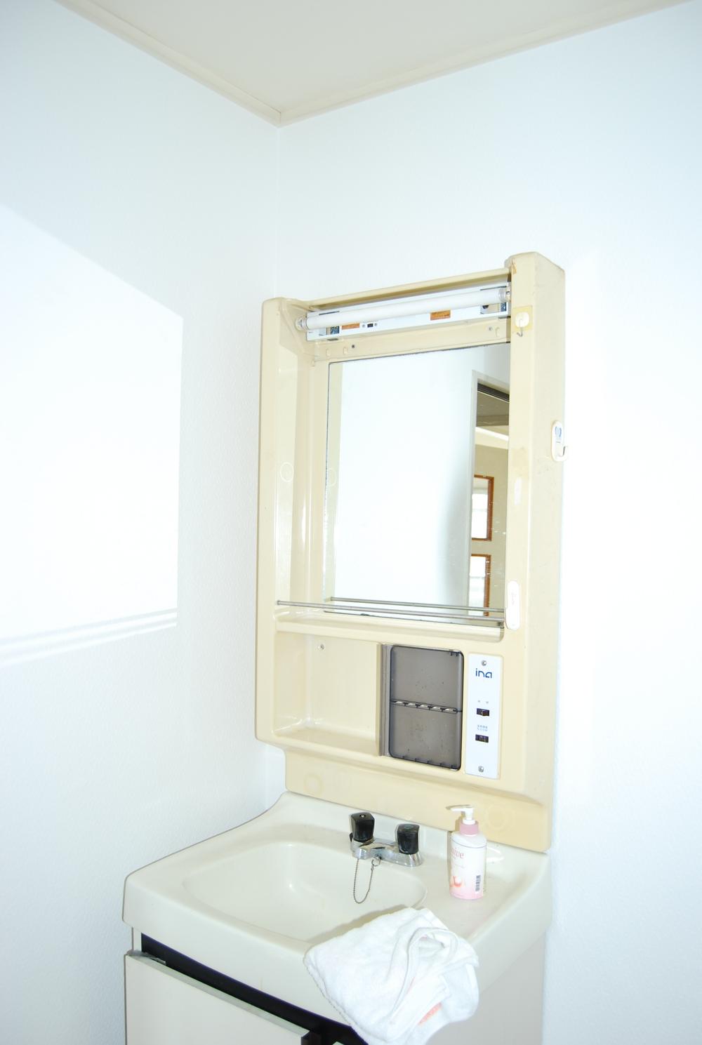 Wash basin, toilet. Indoor (September 2013) Shooting