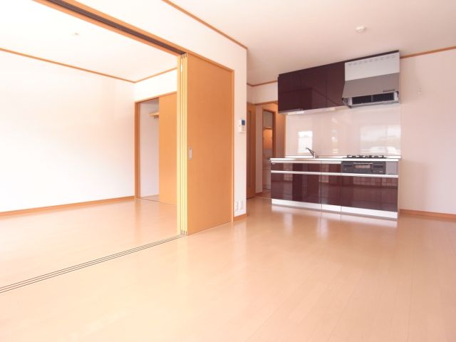 Kitchen. It will be fun and also dishes in the spacious LDK