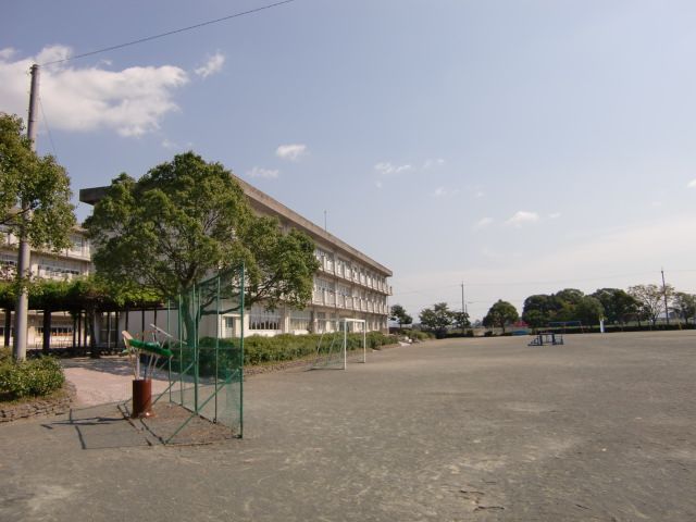 Primary school. 1100m until the Municipal Nitta elementary school (elementary school)
