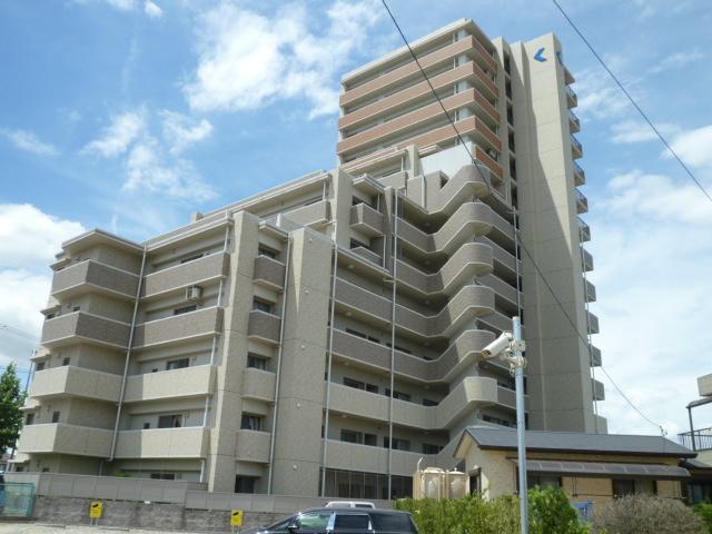 Local appearance photo. Large 110 square meters. Southeast Corner Room. Pet breeding Allowed.