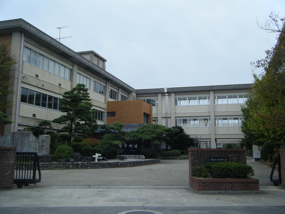 Junior high school. 661m until Anjo City Sakurai Junior High School