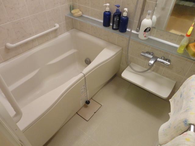 Bathroom. July 2012 shooting We attached bathroom heating.