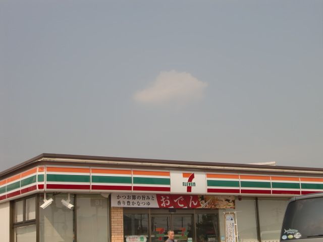 Convenience store. 760m to Seven-Eleven (convenience store)