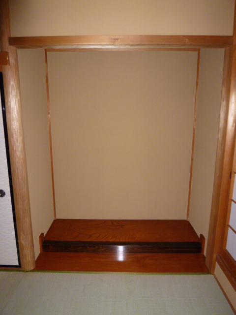 Other introspection. Alcove of the Japanese-style room