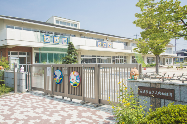 Surrounding environment. Fence of the kindergarten (5-minute walk ・ About 400m)