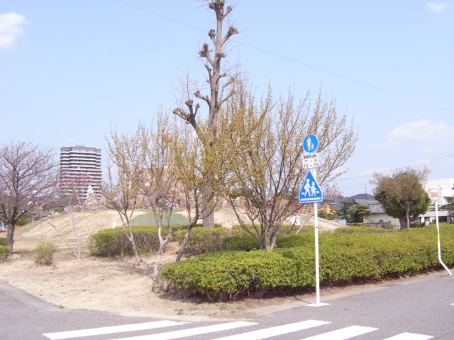 park. 590m to Nishiki park (park)