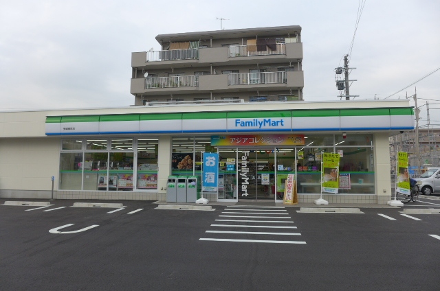 Convenience store. FamilyMart Minamicho store up (convenience store) 240m