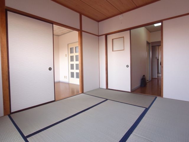 Living and room. And a good smell of tatami