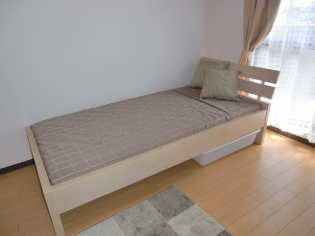 Living and room. Futon, please be prepared by customer