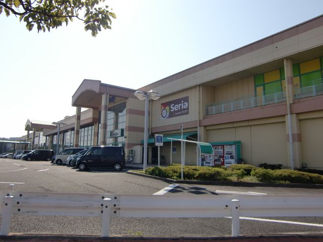 Shopping centre. 1100m to Andy (shopping center)