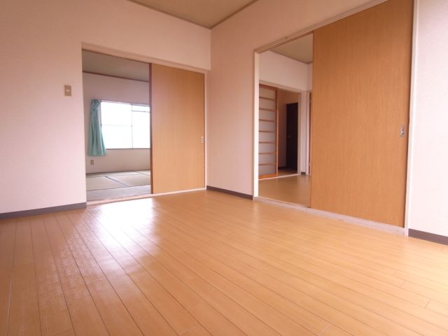 Living and room. Japanese-style room, It connected with DK
