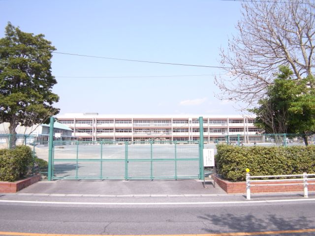 Primary school. Municipal Sakuramachi up to elementary school (elementary school) 810m