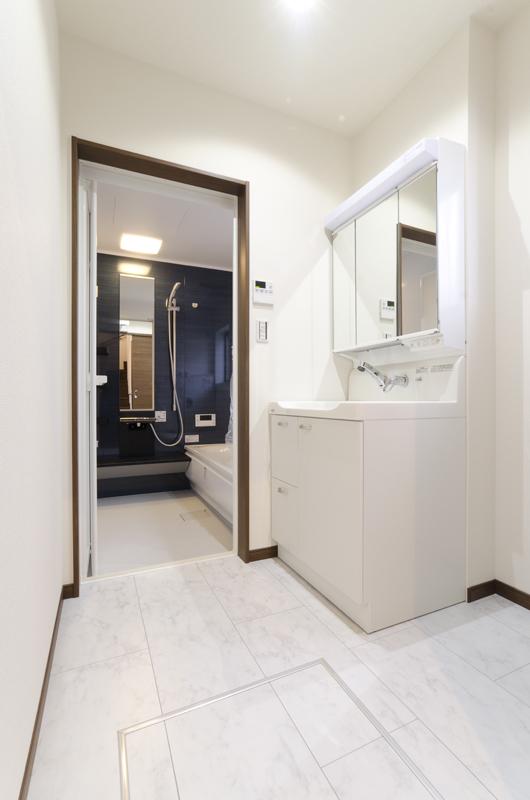 Bathroom. No.1 Wash ~ UB