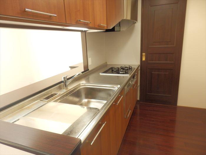 Kitchen. Popular counter kitchen the size of the spacious and usable sink glad