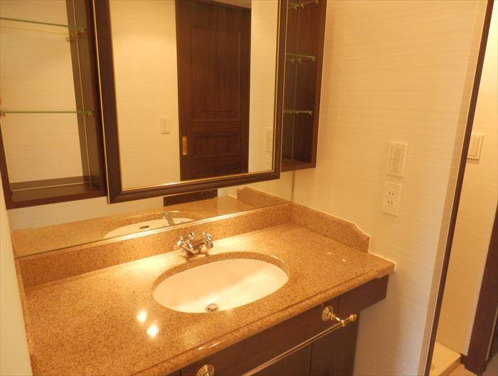 Wash basin, toilet. Spacious lavatory to relax and can be used even in a busy morning.