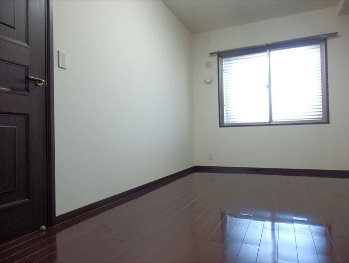 Non-living room. North Western-style airy not moisture also Kagora