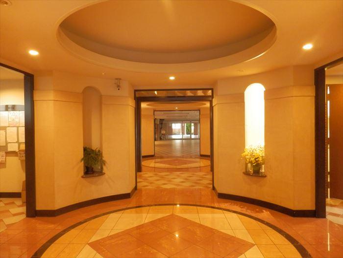 Entrance. Clean entrance guess you can brag to your friends!