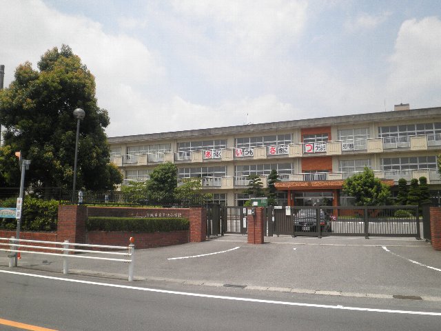 Primary school. Imaike up to elementary school (elementary school) 594m