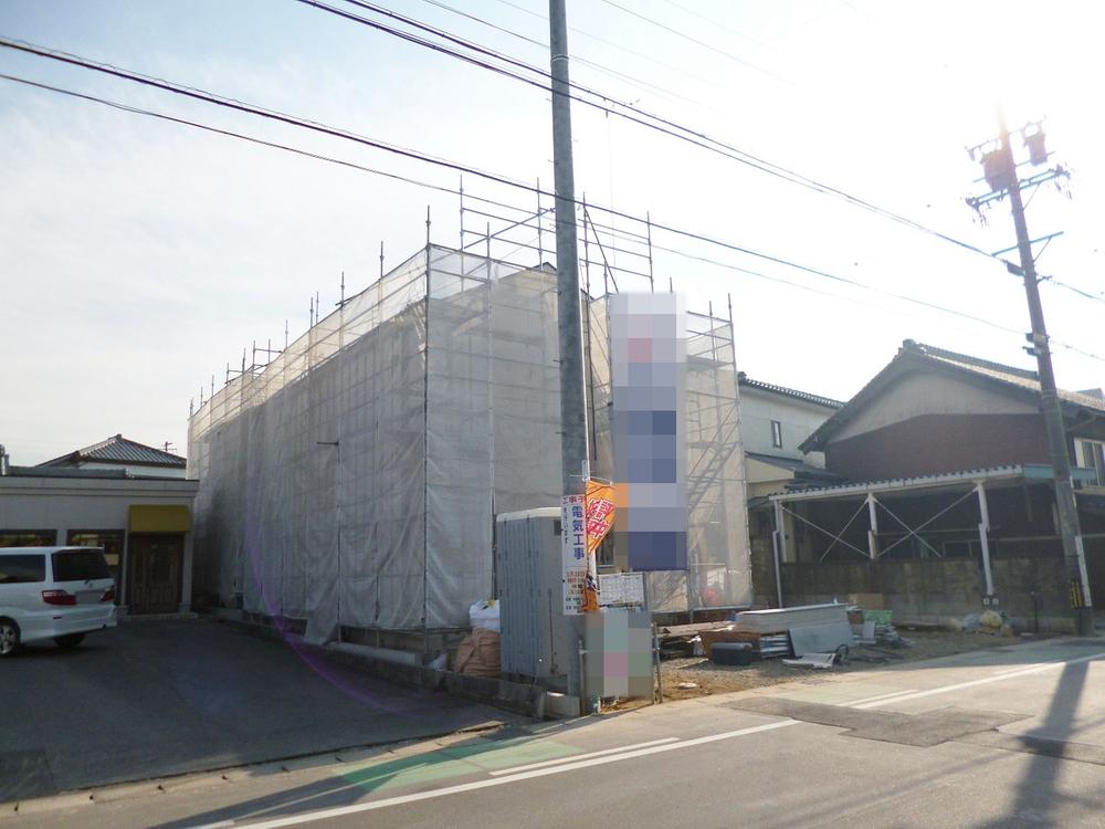 Local photos, including front road. Local (12 May 2013) Shooting