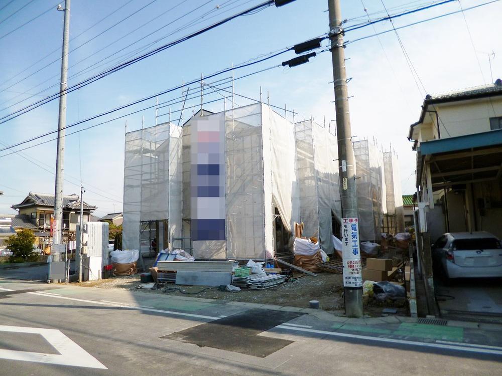 Local photos, including front road. Local (12 May 2013) Shooting