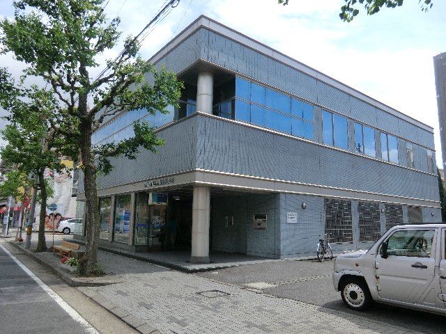 Bank. Hekikaishin'yokinko 425m to the south Anjo Branch (Bank)