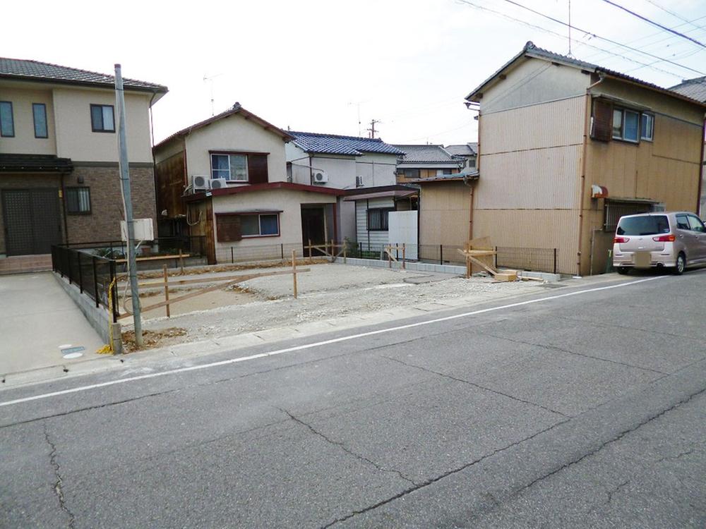 Local photos, including front road. Local (12 May 2013) Shooting