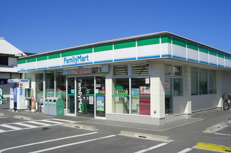 Convenience store. 511m to FamilyMart Yokoyama-cho store (convenience store)