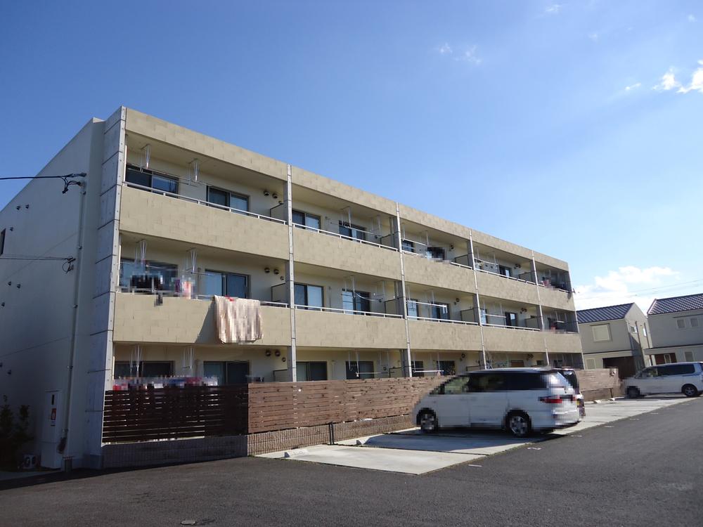 Local appearance photo. Local (12 May 2013) Shooting