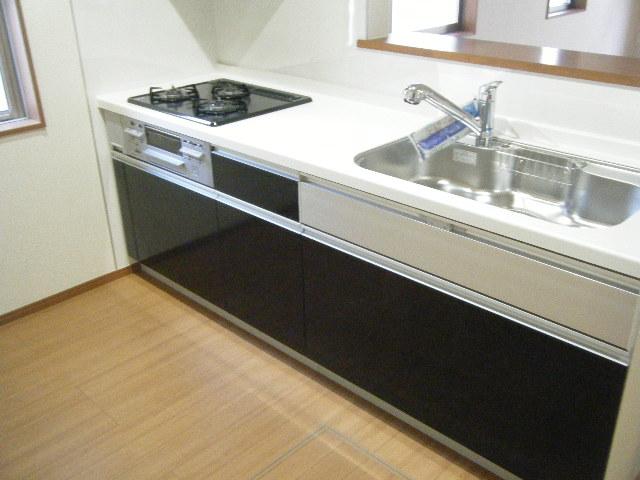 Kitchen. Three-necked stove, Face-to-face kitchen