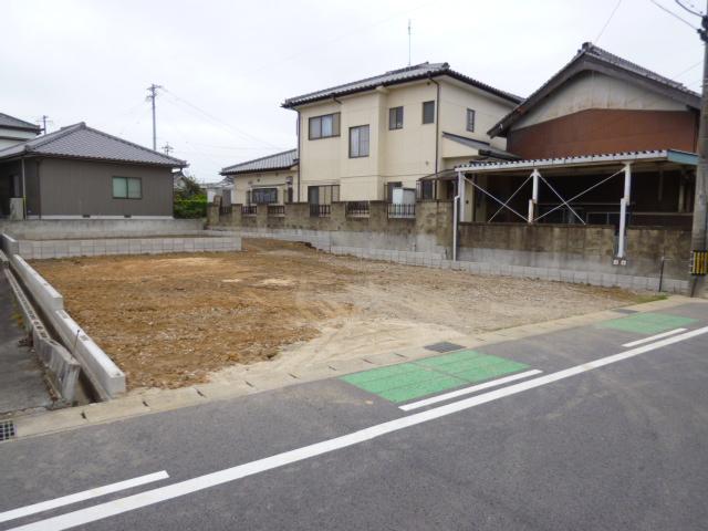 Local photos, including front road. Local (10 May 2013) Shooting