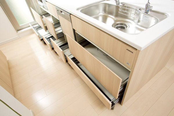 Kitchen.  [Slide storage] Sliding storage to pull out smoothly until the back of a drawer. In large openings, Large pots and pans can also be easily accommodated (same specifications)