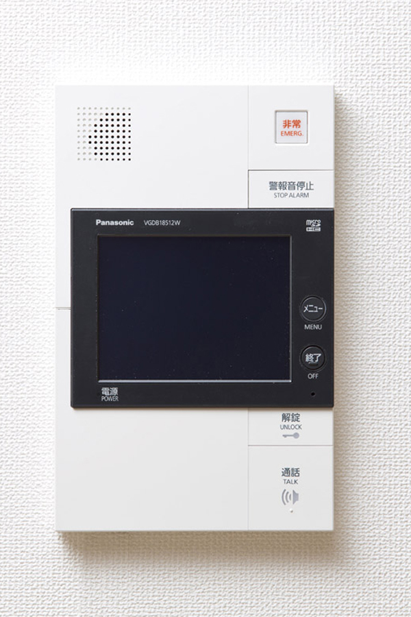 Security.  [Auto-lock system] After confirming the entrance of visitors at the monitor in the dwelling unit, By remote control, A system for unlocking the entrance door has been adopted (same specifications)