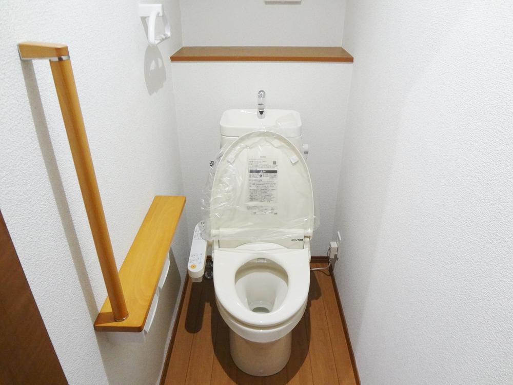 Toilet. Indoor (11 May 2013) Shooting