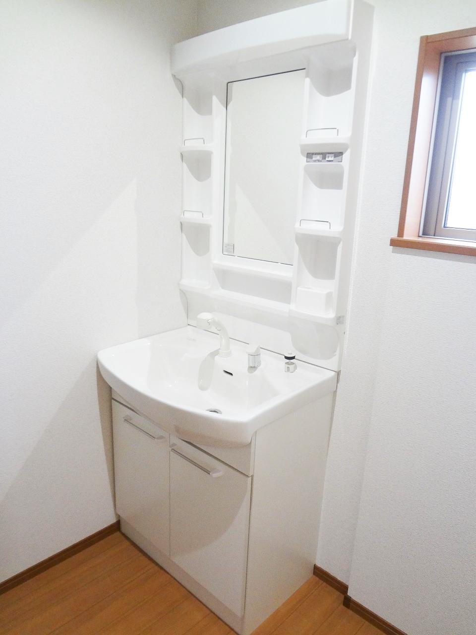 Wash basin, toilet. Indoor (11 May 2013) Shooting